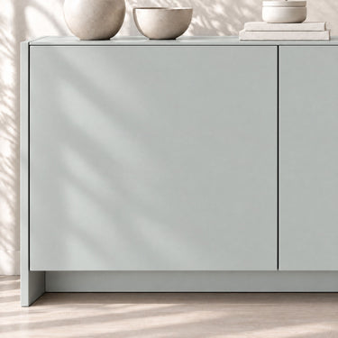 Gray matte Silk interieurfolie close-up op kastdeur